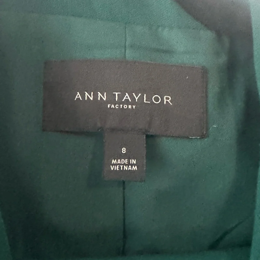 Ann Taylor Emerald Green Women’s 2 pc pant suit - Picture 2 of 4